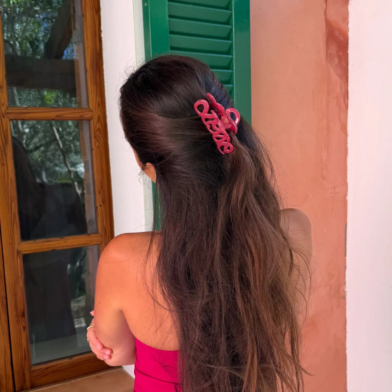 Bon Dep Love Claw Clip Rose Pink 8 Cm, roze haarklem in de vorm van de letters love
