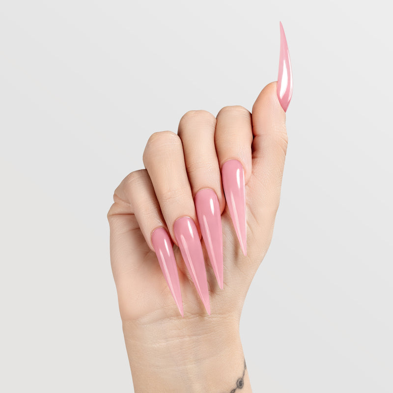 Chaun Legend gellak Sheer Thought op de nagel