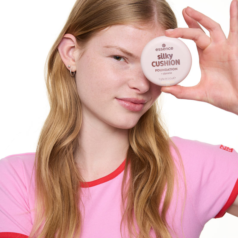 Essence Silky Cushion Foundation 178, cushion foundation met zijdeachtige finish, foto 7 van 9