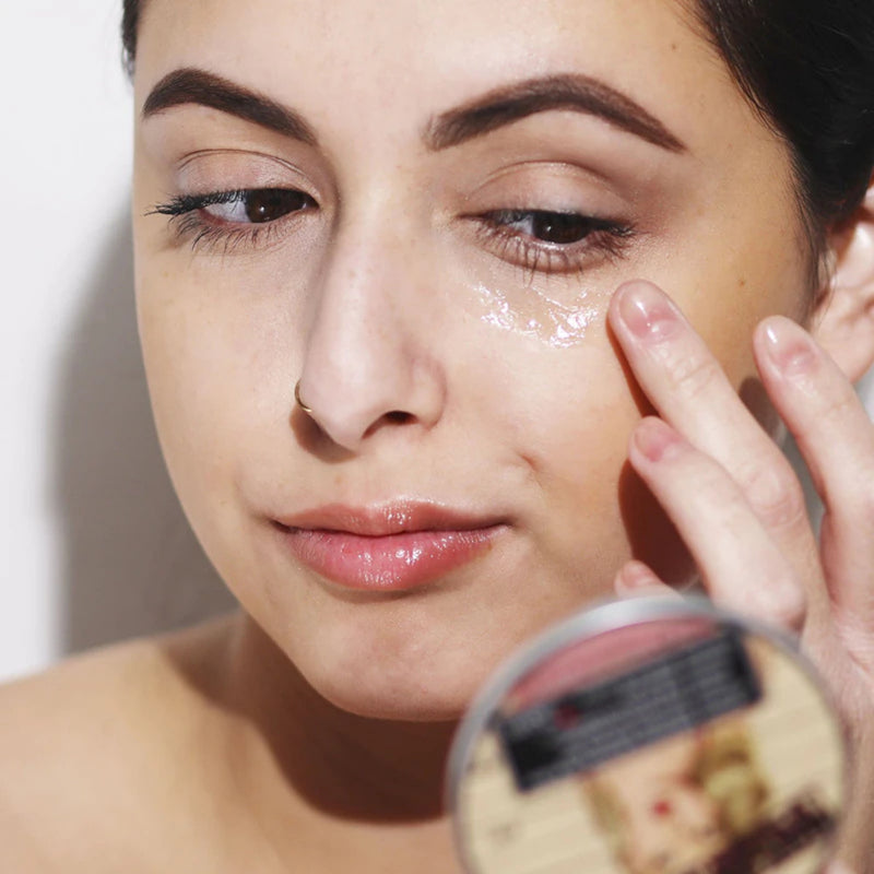 Thebalm Under Eye Super Jelly, verfrissende oogcrème voor hydratatie en vermindering van donkere kringen.