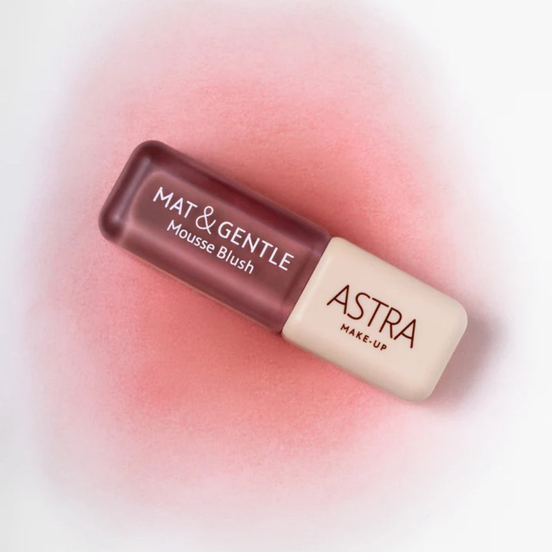Astra Make Up Mat & Gentle Mousse Blush Low-key, luchtige mousse blush voor een natuurlijke blos