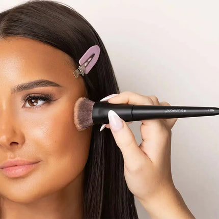 Brushworks No. 11 Flat Top Contour Brush