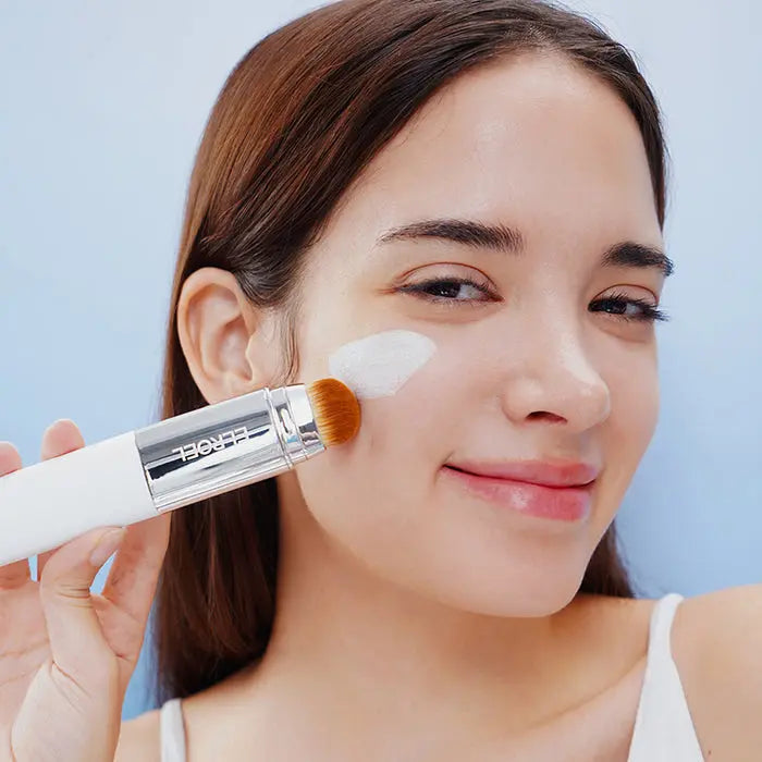 Elroel Blanc Cover Cream Stick Light, foundation stick met ingebouwde borstel, foto 3 van 4