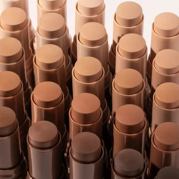 Milani Conceal + Perfect Blur Out Skin Tint 14 Tan Golden Olive, romige foundation stick, foto 7 van 7