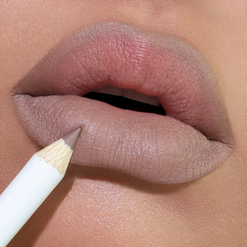 Singe Beauty Evocative Lip Liner Ambitious Ash, romige, intens gepigmenteerde lipliner in een taupe kleur